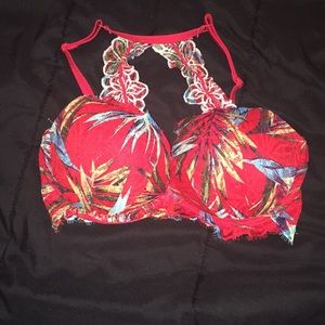 Red Victoria secret bra!🚨🚨🚨🚨